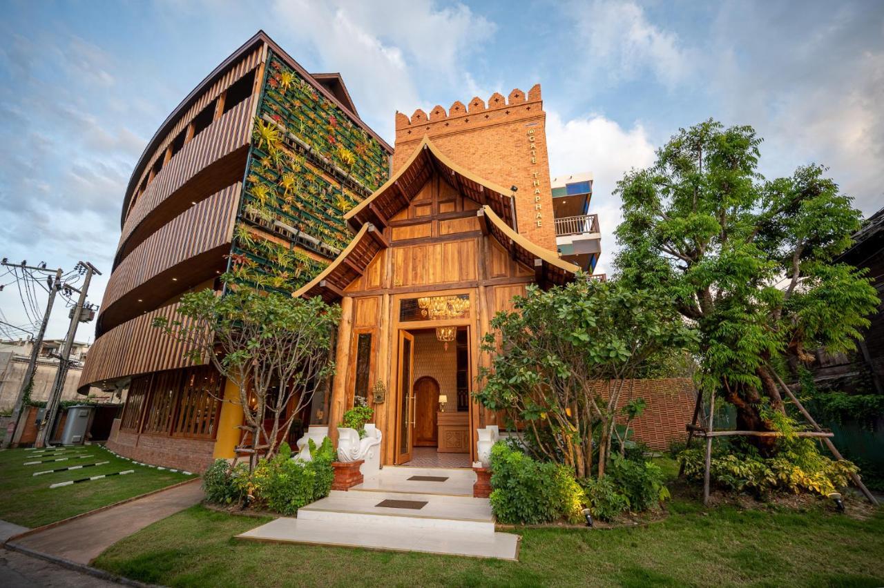 At Gate Thaphae Hotel Chiang Mai Exteriör bild